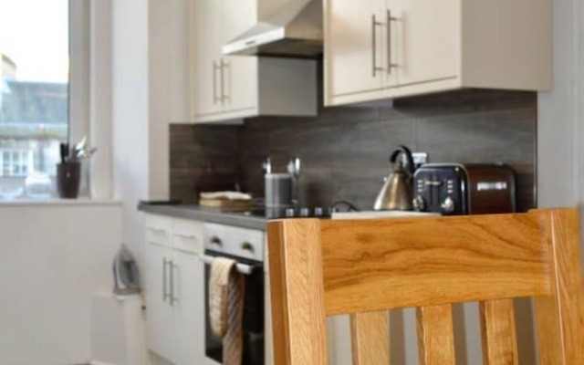 Modern and Bright 1 Bed Flat Near Leith