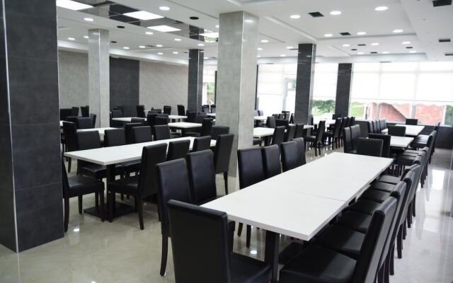 Hotel Emro