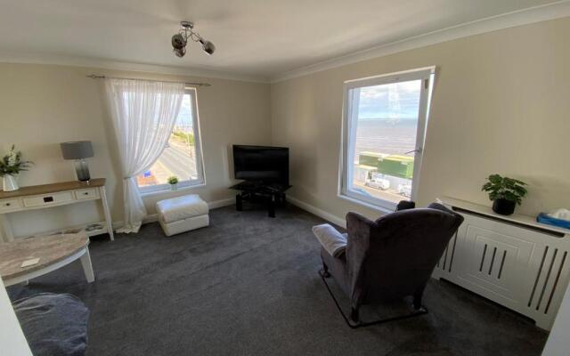 Eastcliffe Penthouse, 2 beds & bathrooms with parking
