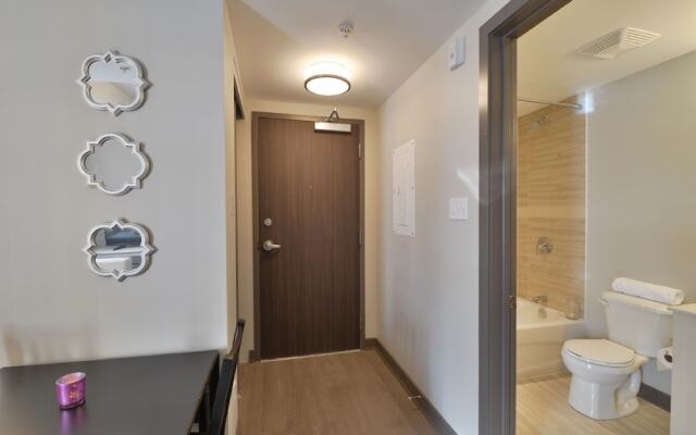 Lisgar Street Apartments by CorporateStays