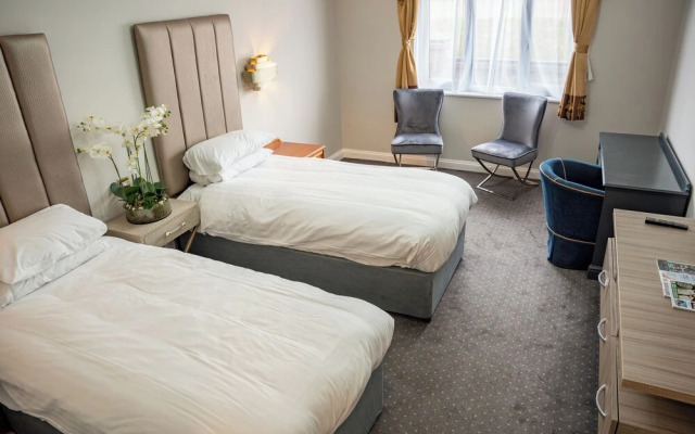 The Pear Tree Inn & Country Hotel
