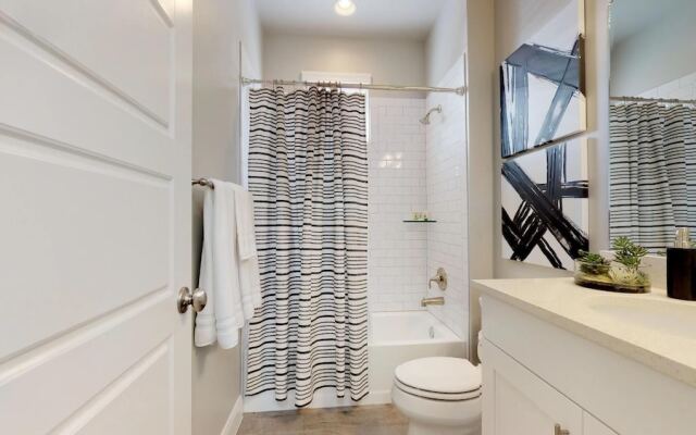 Desert Serenity 4 Bedroom Apts by RedAwning