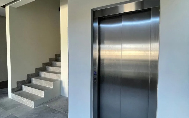 New Downtown Condo with Rooftop Pool