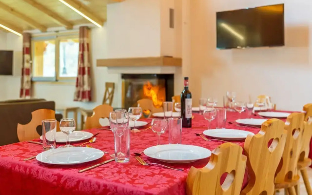 Lovely Chalet 500m From Transport