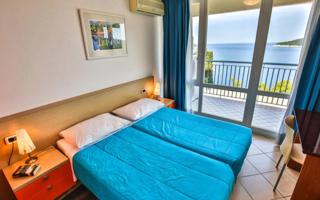 Splendid Golden Rocks Resort