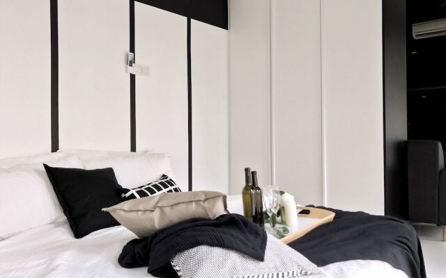 Cozy Studio With Gorgeous Infinity Pool Views