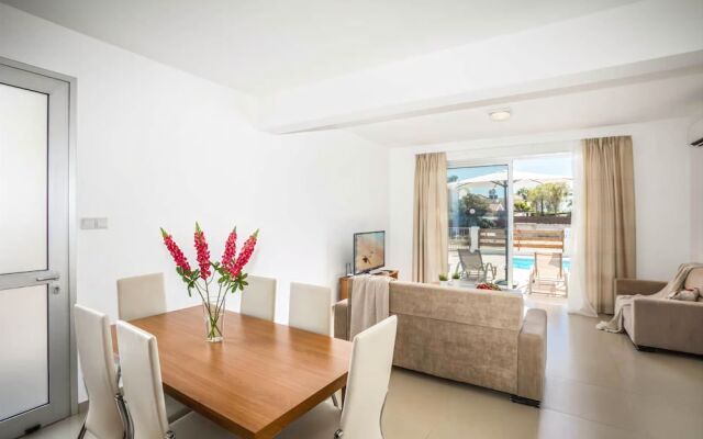 Villa White Moonflower