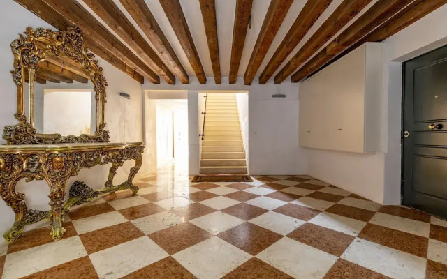 Gondola Luxury Apartment by Wonderful Italy