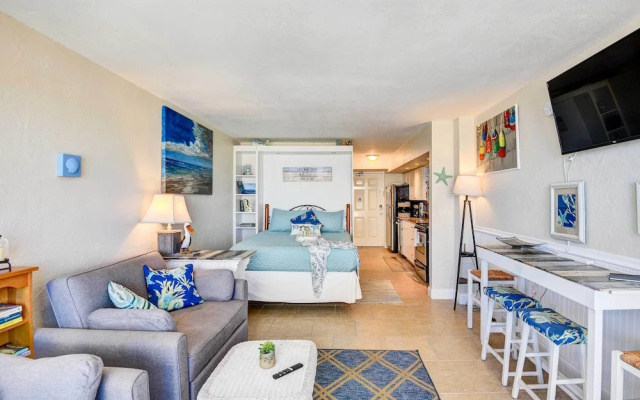 Daytona Beach Studio With Balcony + Ocean View