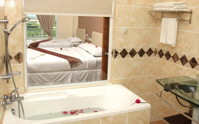 Zabu Thiri Hotel