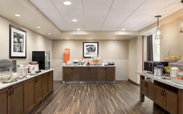 Hampton Inn & Suites Minooka