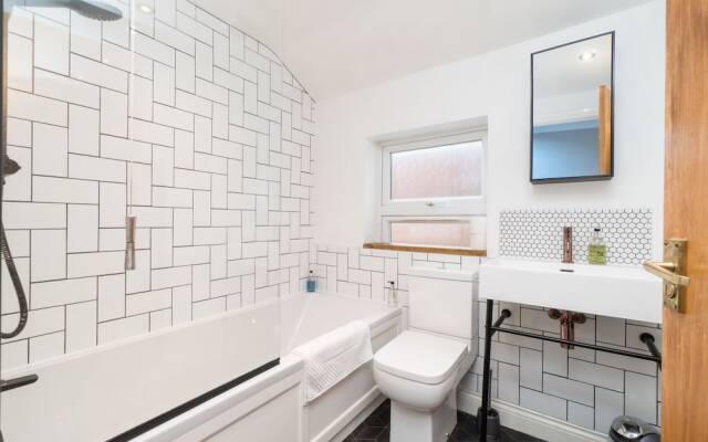 Homely and Modern Maisonette in Vibrant Bristol