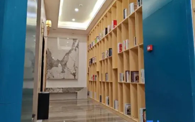 Bolei Luxury Hotel (Jingzhu Plaza Southhua First Branch)