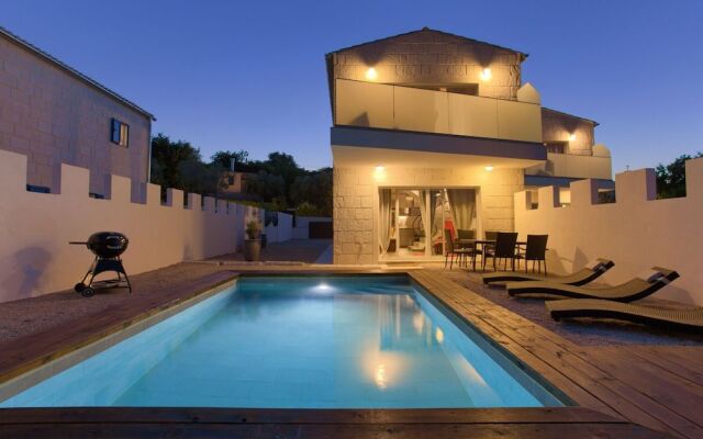 Pax House 1