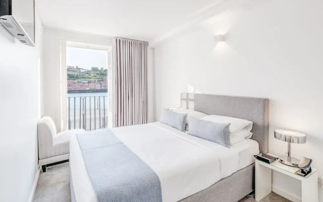 Miragaia Riverside Suites.