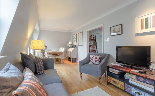 Stylish 1 Bedroom Penthouse Near Notting Hill