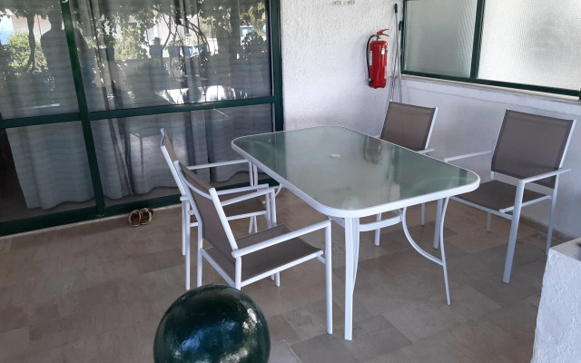 Cosy apartment in Mpenitses with terrace