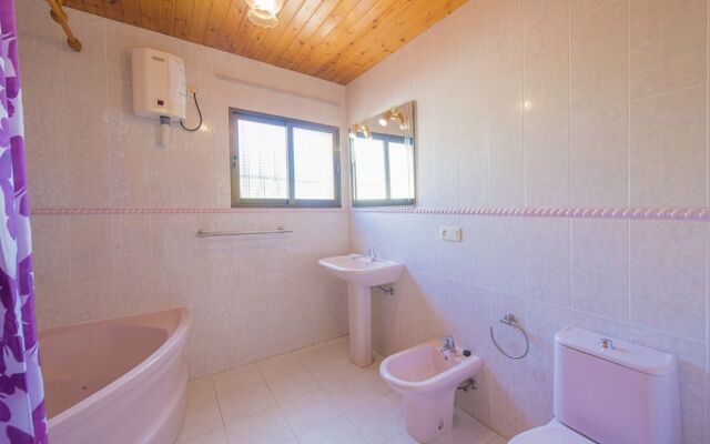 Villa - 4 Bedrooms with Pool, WiFi and Sea views - 104975