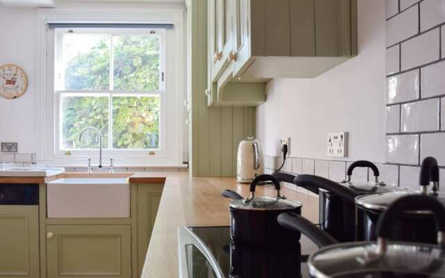 Charming 3-bedroom Garden Flat In Edwardian Terrace
