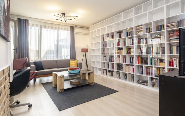 Business-friendly and Central Flat in Kadikoy