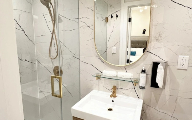 Toronto Rooms and Suites