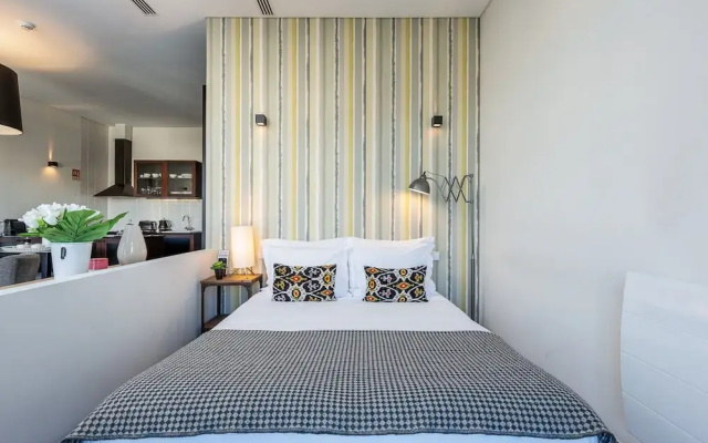 Charming Apartment With Street-view in Porto