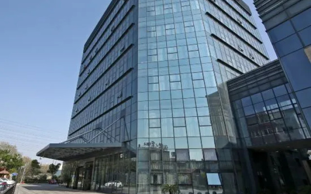 Jinjiang Metropolo Hotel (Shanghai Jing'an Pengpu Xincun Subway Station)