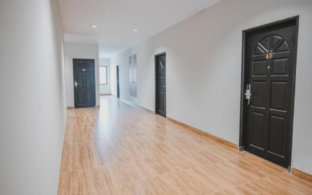 RedDoorz Plus near Ferry Terminal Batam Center