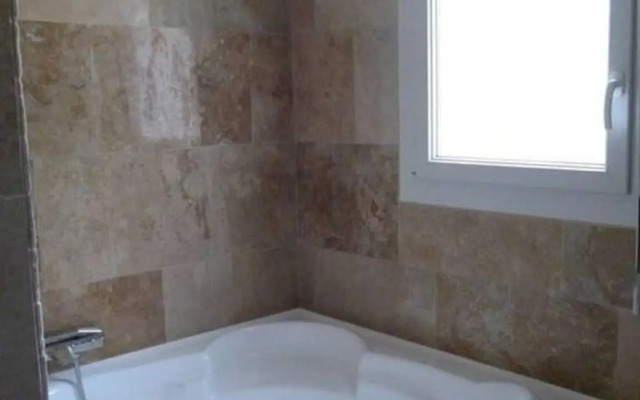 Nice Villa in Morieres-les-avignon With Pool