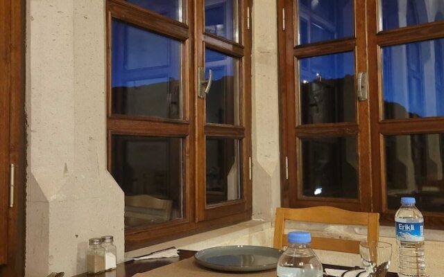 Kapalos Cave Hotel