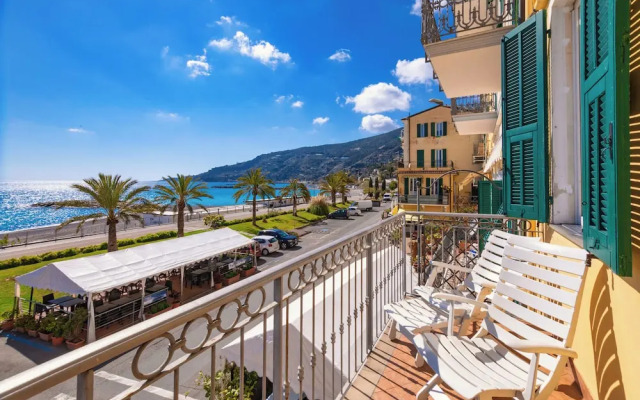 Appartamento fronte mare a Ospedaletti