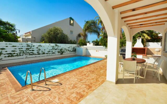 SunnyVillas: 3BR Super Cozy Villa☆Private Pool☆BBQ - Villa Falcon