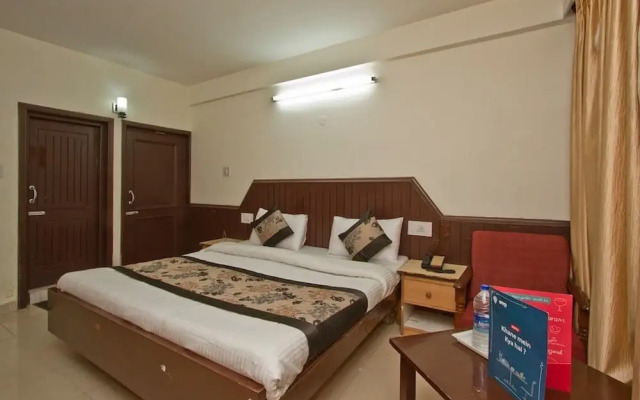 OYO 38167 Maa Charan Residency