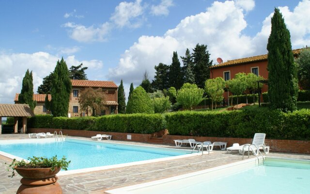 Spacious apartment furnished in Italian style in the hills