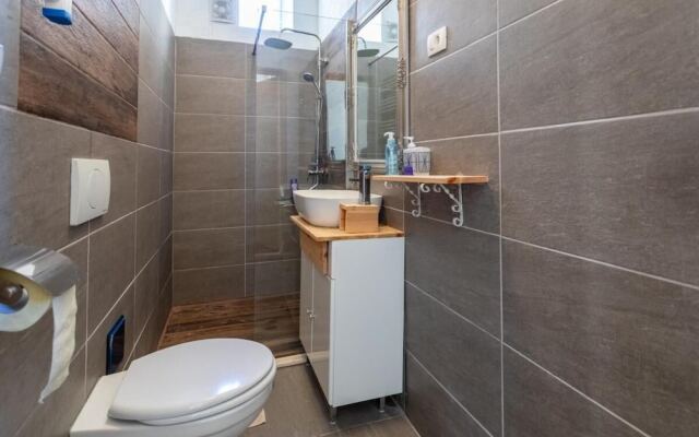 Spacious Deluxe Room - Hotel Rose