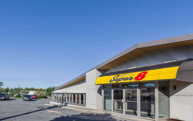 Super 8 by Wyndham Kirkland Lake