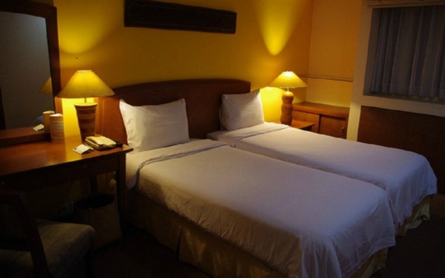 Novotel Surabaya - Hotel & Suites