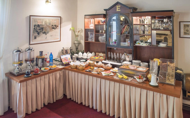 Hotel Embassy