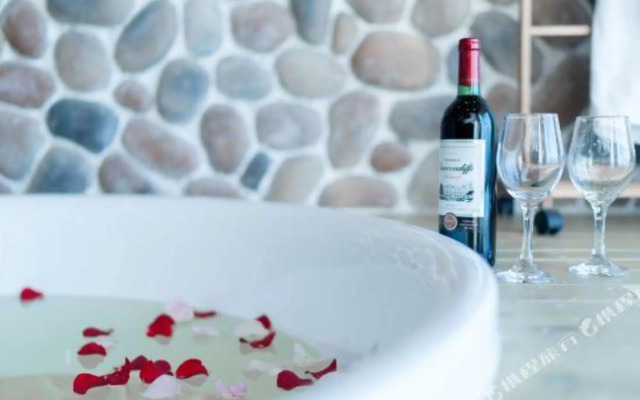 Erguniang Lake View Holiday Hotel