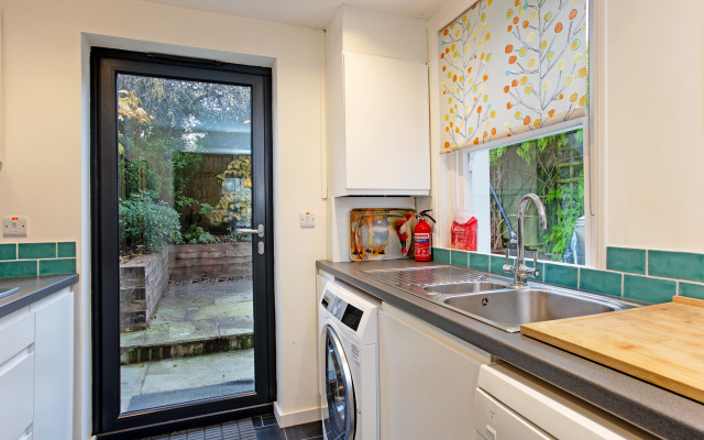 Perfect for family stays, ideal for walk to shops & restaurants