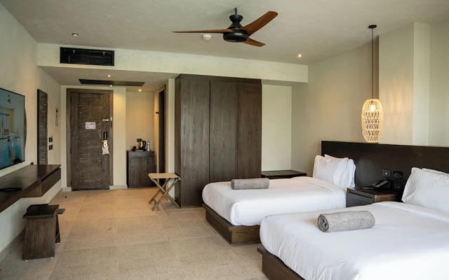 Sentido Naga Bay