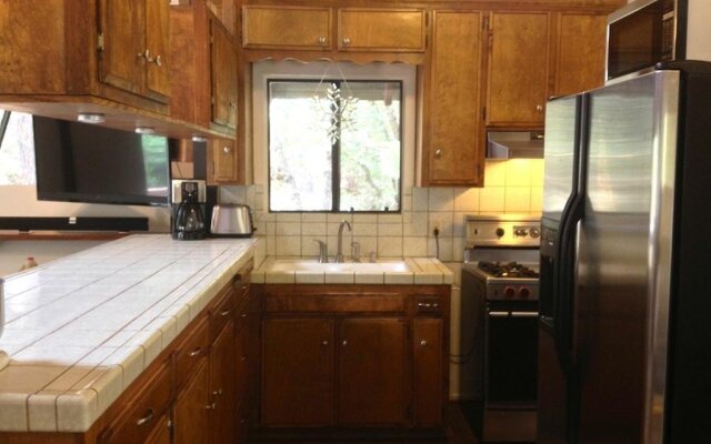 Yosemite Creekside Birdhouse