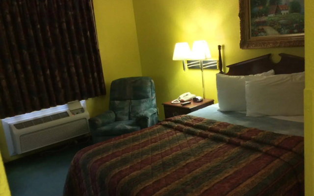 Country Hearth Inn and Suites Bowling Green