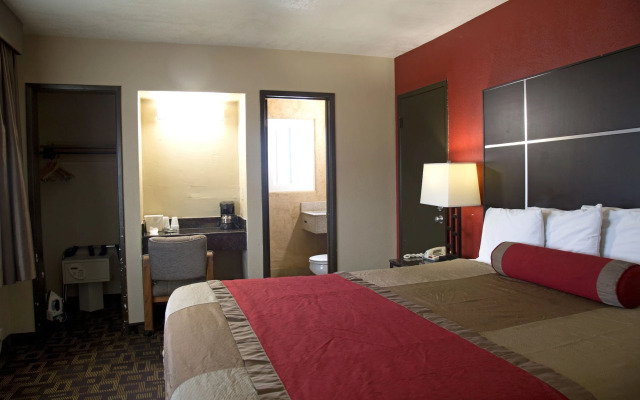 Harbor Inn & Suites