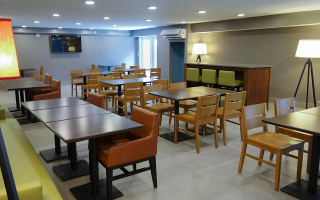 Country Inn & Suites by Radisson, Gatlinburg, TN