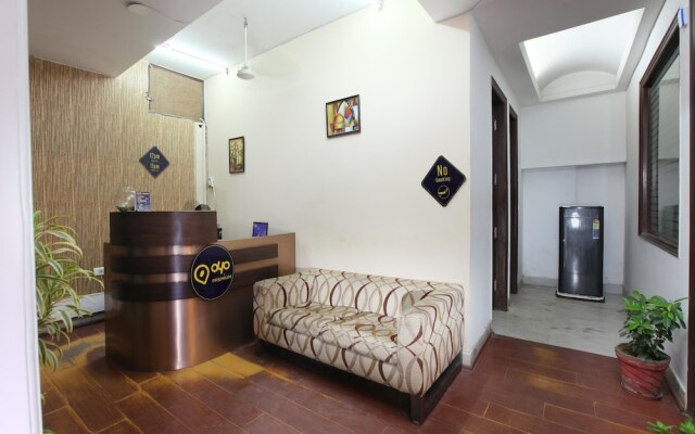 OYO 2216 Hotel Live Inn