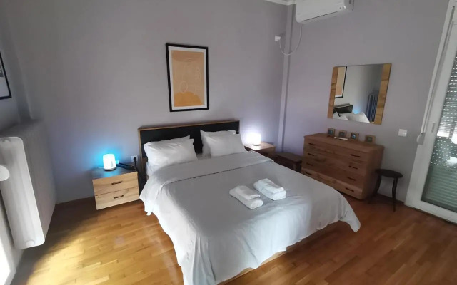 Penthouse spacious w super wifi & terrace, 2 min from metro