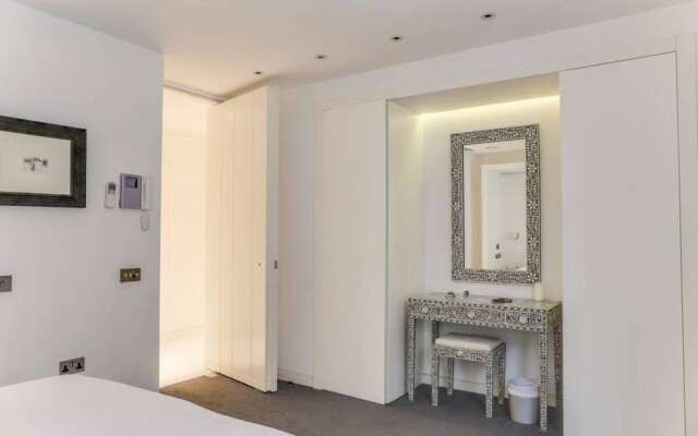 Luxury 2-bed, 2-bath Loft-style Flat in Covent Gdn
