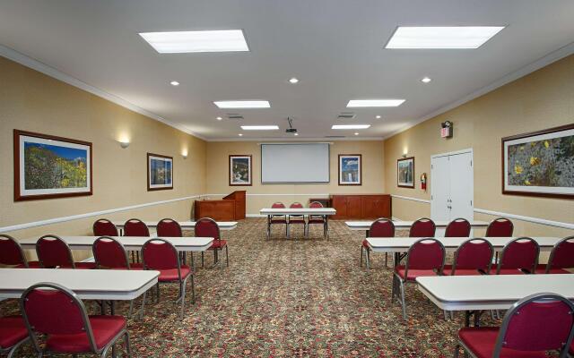 Best Western China Lake Inn