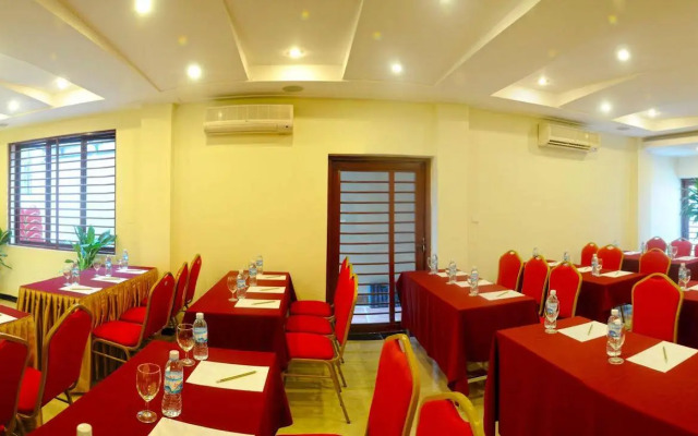 V N E Hotel
